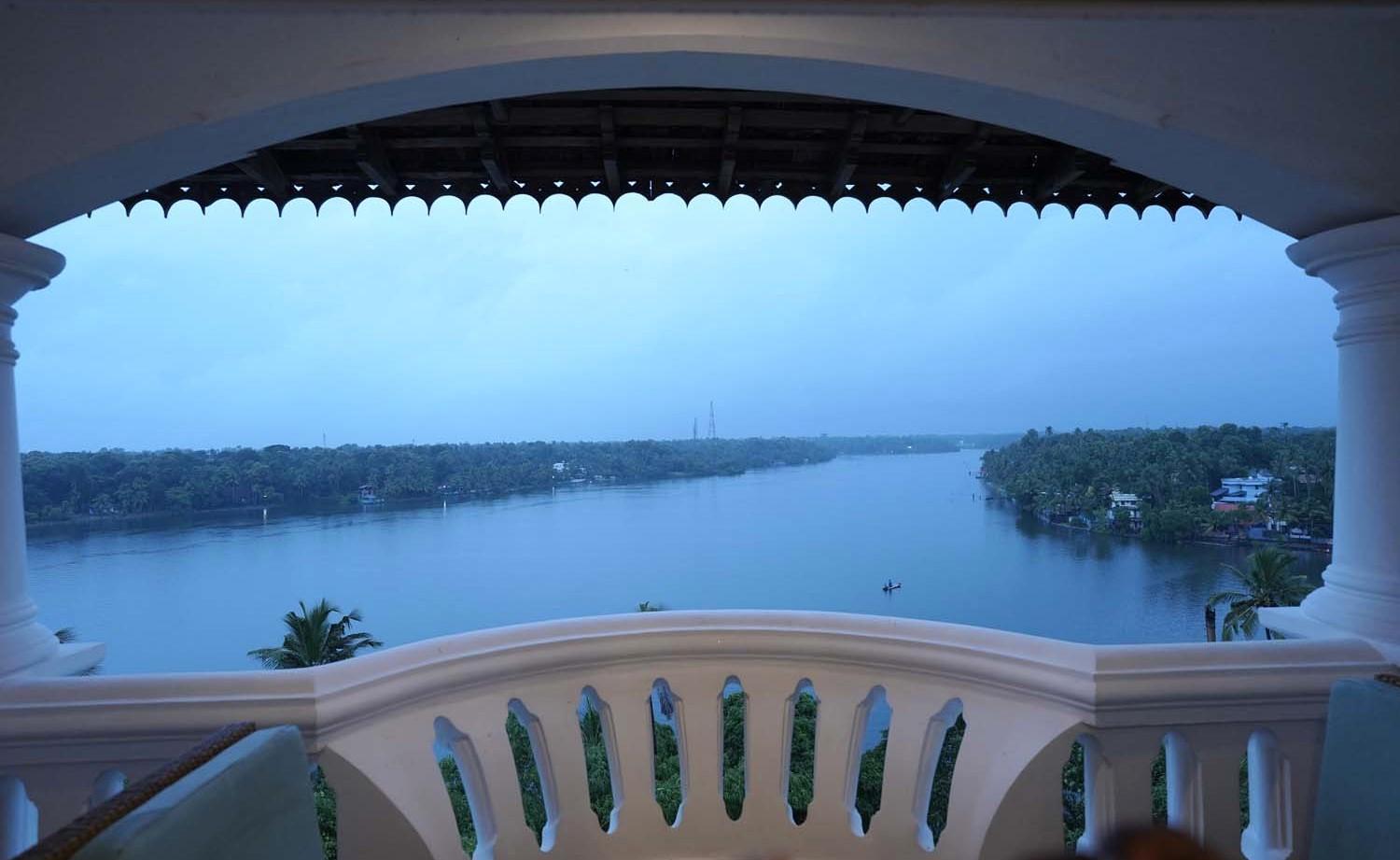 The Leela Ashtamudi, A Raviz Hotel Kollam Eksteriør bilde View of the backwaters from the hotel