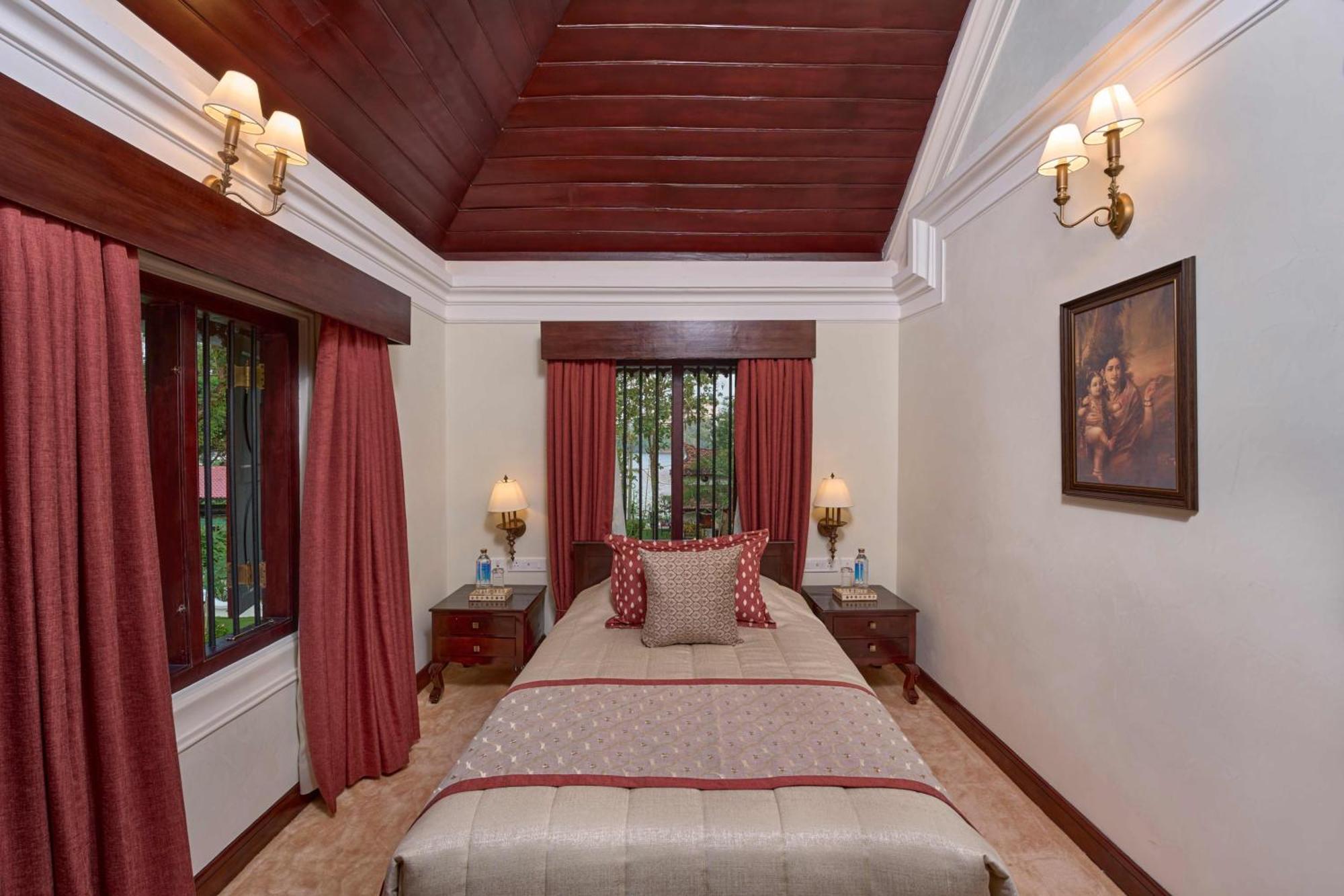 The Leela Ashtamudi, A Raviz Hotel Kollam Eksteriør bilde A bedroom at the hotel